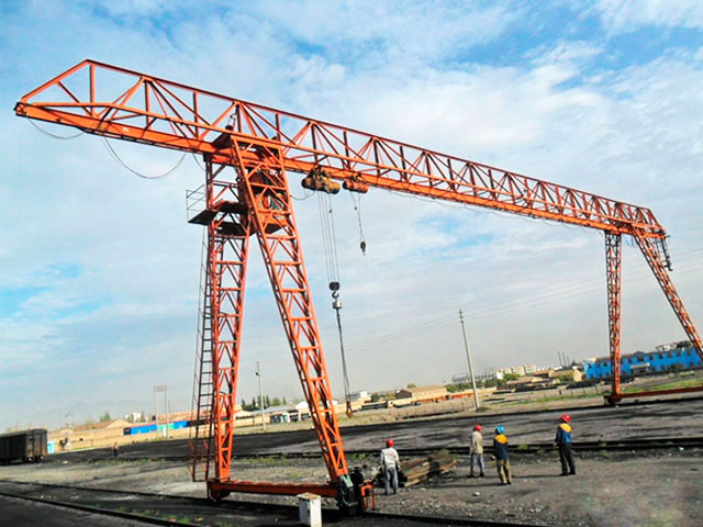 山東門式起重機/龍門吊廠家,山東巨人重工機械有限公司